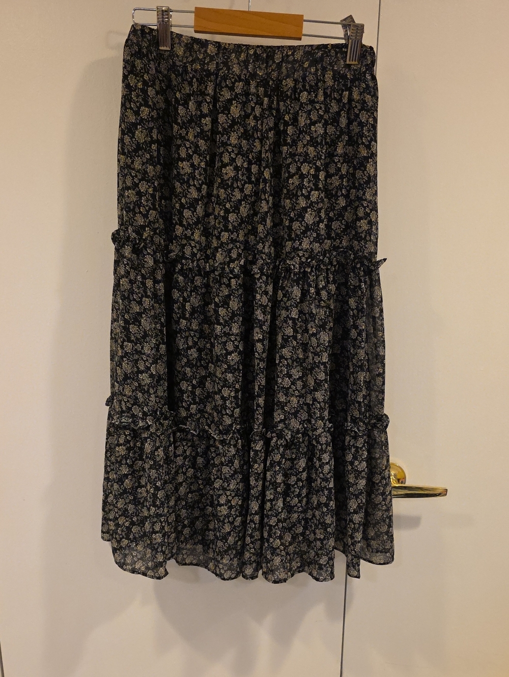 Dazy Women’s Black Floral Tiered Midi Skirt